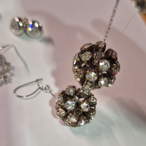 Chic Silver and Pearl Earrings Set - Picture 4 of 7